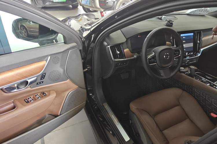 Used Volvo S90 New Energy 2021 T8 eDrive Hybrid Zhiyi Luxury Edition
