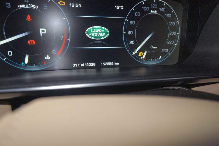 Used Land Rover Range 2015 3.0 SC V6 Vogue Odometer Close Up