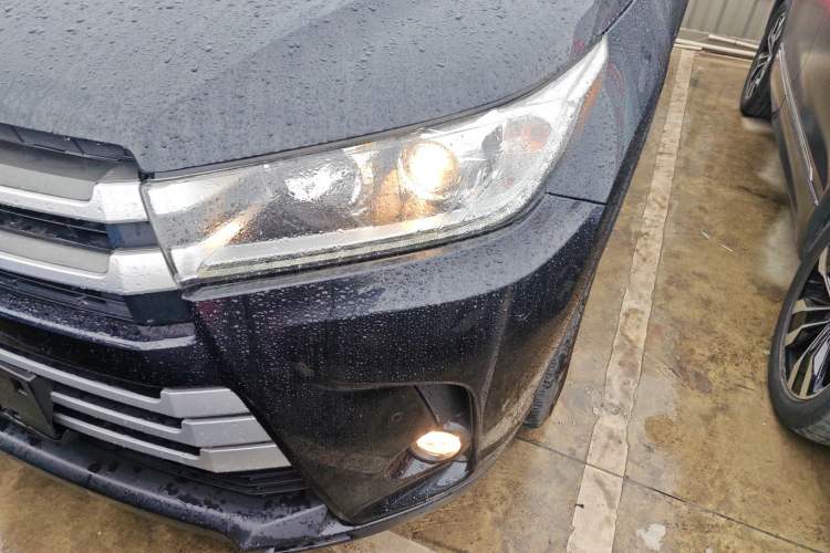 Used Toyota Highlander 2018 2.0T Four-Wheel Drive Luxury Edition 7 Seats China V Emission Standard
