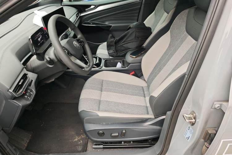 Used Volkswagen ID.4 CROZZ 2025 Pure Edition Left Front Seat