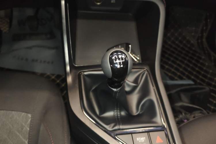 Used Roewe i5 2023 1.5L Manual Comfort Edition Gear Lever