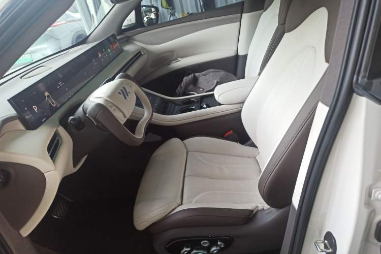 Used IM LS7 2023 90 kWh Elite Rear-Drive Version