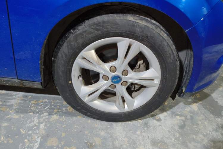 Used Ford Focus 2012 Hatchback 1.6L Automatic Comfort Model Right Front Wheel Hub