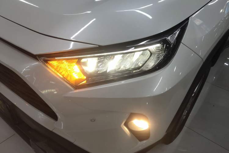 Used Toyota RAV4 2020 Dual-Engine 2.5L E-CVT Two-Wheel Drive Elite Edition