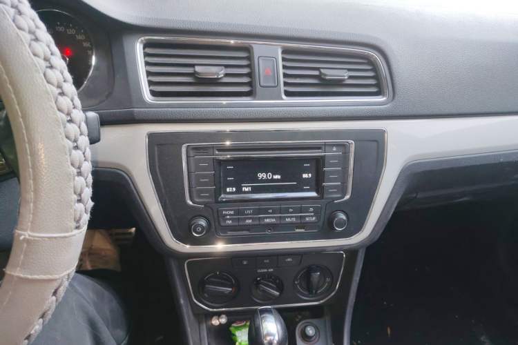 Used Volkswagen Cross Lavida 2017 1.6L Automatic Comfort Edition