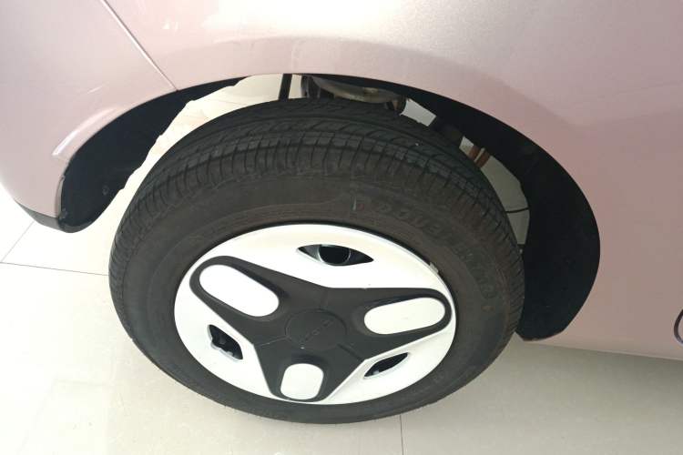 Used Geely Galaxy Panda 2025 210 km – Yuanqi Bear Right Rear Wheel Hub