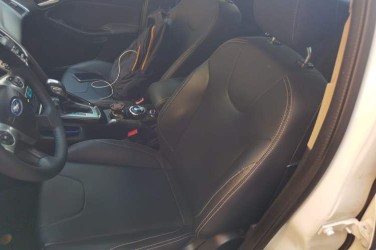 Used Ford Focus 2012 Sedan 1.6L Automatic Fashion Edition