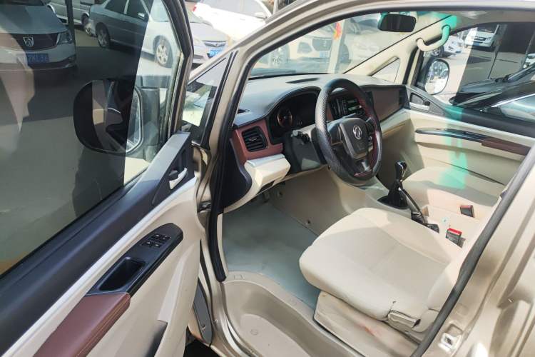 Used FORTHING Lingzhi 2018 M5 1.6L 7-Seater Comfort Model Driver Seat