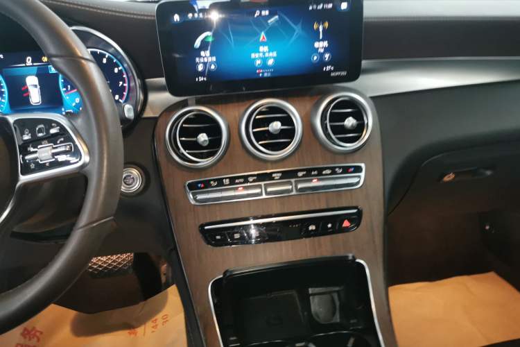 Used Mercedes-Benz GLC 2020 Facelift GLC 300 L 4MATIC Dynamic Edition
