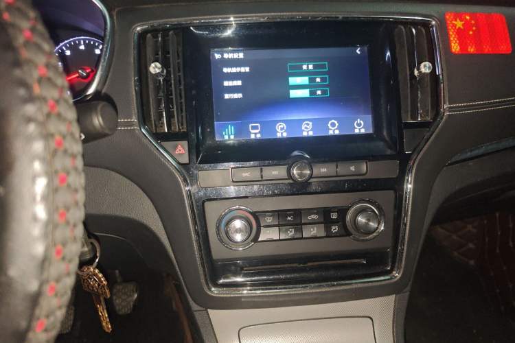 Used Roewe RX5 2016 20T Two-Wheel Drive Manual Flagship Edition Audio And AC Panel