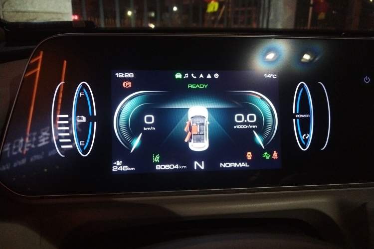 Used ORA Good Cat 2022 Morandi Edition 400km Standard Range Premium Version Lithium-Ion Battery