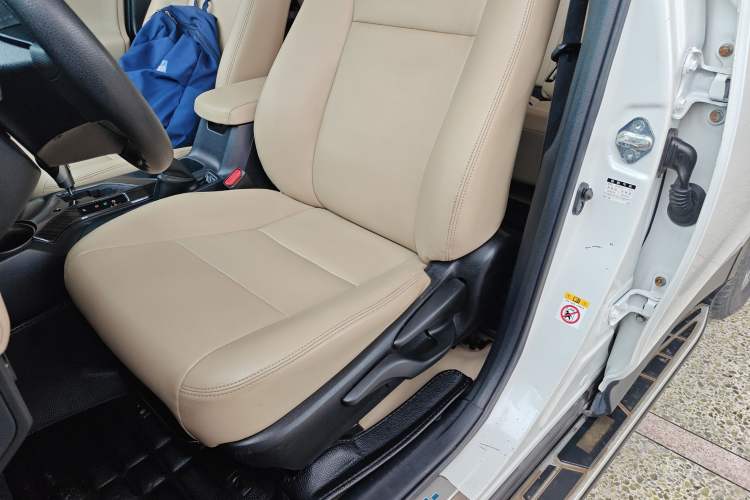 Used Toyota RAV4 2015 2.0L CVT Two-Wheel Drive Fashion Edition