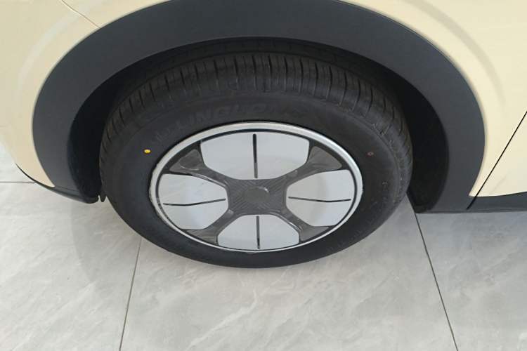 Used Geely Galaxy Geome 2026 Model 310km Youth Edition Left Front Wheel Hub