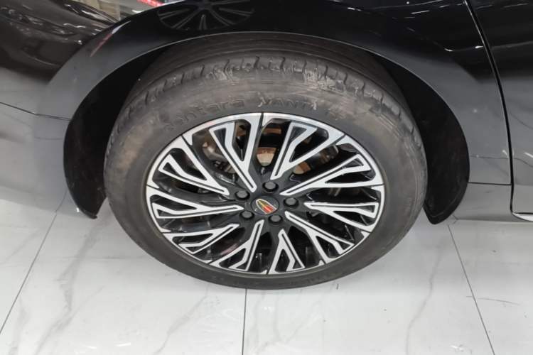 Used Hongqi H5 2025 2.0T Automatic Flag Edition – 500 000 Units Commemorative Version
