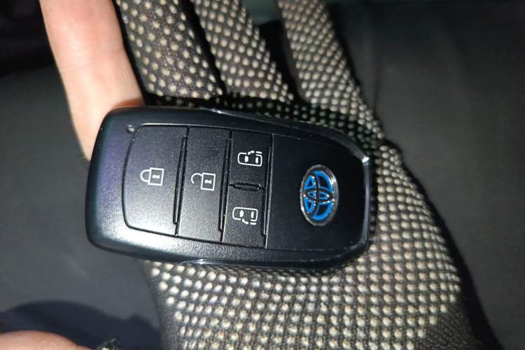 Used Toyota SIENNA 2023 2.5L Hybrid Comfort Edition Vehicle Key