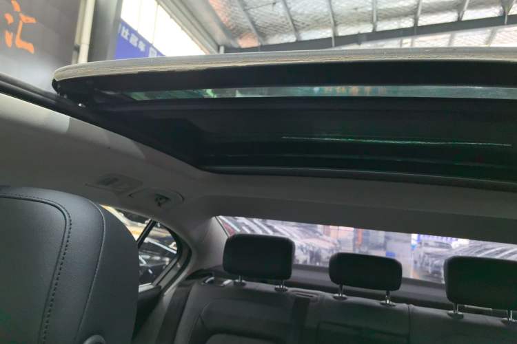 Used Volkswagen Magotan 2018 330TSI DSG Advanced Model Headliner