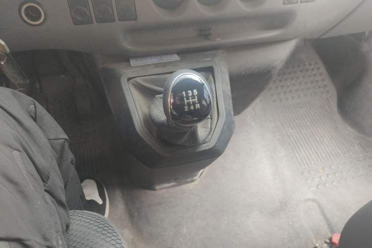 Used JMC Transit 2017 2.8T Commercial Version Long Wheelbase Mid-Roof 6/7/8-Seater JX493