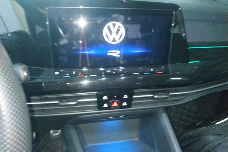 Used Volkswagen Golf 2023 280TSI DSG R-Line Lite Audio And AC Panel