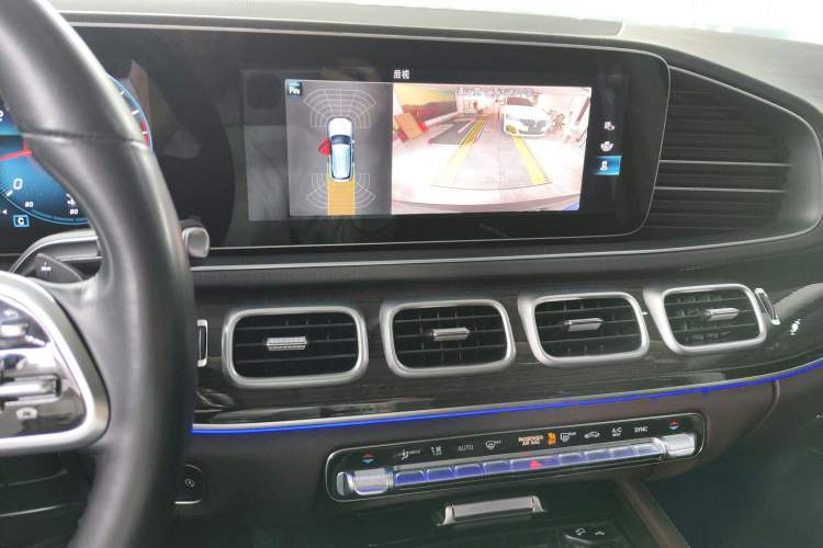 Used Mercedes-Benz GLE 2022 Facelifted GLE 350 4MATIC Fashion Edition Audio And AC Panel