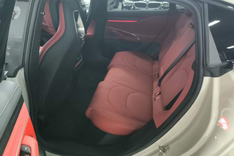 Used Xiaomi Auto SU7 2024 Four-Wheel Drive Ultra-Long Range Advanced Intelligent Driving Max Edition Left Rear Seat