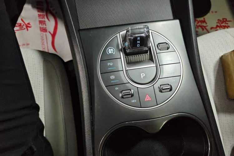 Used BYD Seal 05 DM-i 2025 DM-i Smart Drive 55KM Prestige Model Gear Lever