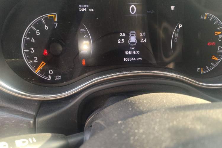 Used Jeep Grand Cherokee 2017 3.0L Comfort Navigation Edition Odometer Close Up