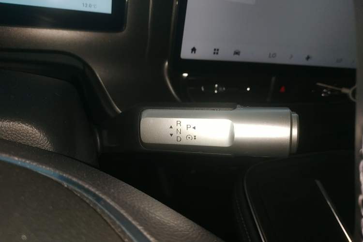 Used AION V 2024 Plus 70 Star Edition Ternary Lithium Gear Lever