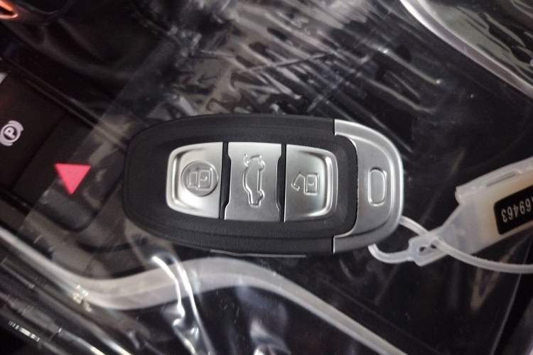 Used Hongqi E-QM5 2023 Revised Version Basic Travel Edition Interior 1