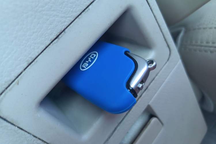 Used BYD S6 2012 2.0L Manual Luxury Version