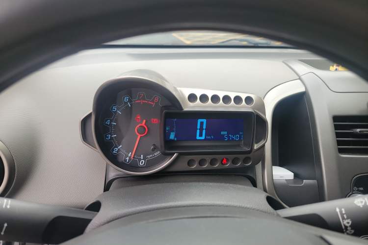 Used Chevrolet Aveo Sonic 2011 Sedan 1.4L Manual Transmission SE