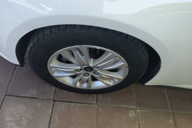 Used Ford Focus 2012 Hatchback 1.6L Automatic Comfort Model Left Front Wheel Hub