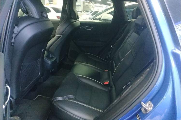 Used Volvo XC60 2019 T5 4x4 Smart & Dynamic Sport Edition China VI Standard