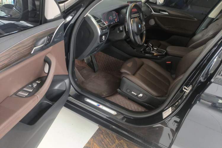 Used BMW X3 2023 xDrive30i Leading Model M Night Edition Package Driver Seat