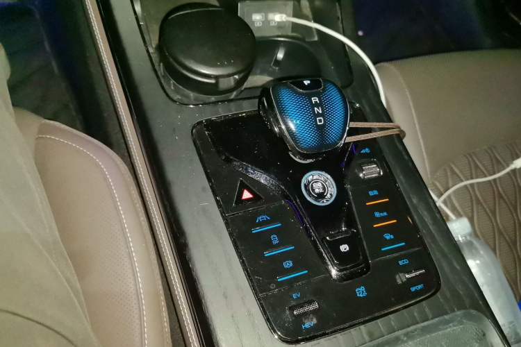 Used BYD Han 2020 DM Four-Wheel Drive Performance Edition Prestige Model Gear Lever