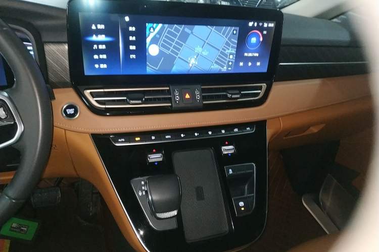 Used Hongqi HQ9 2023 2.0T Smart Connect Flagship Edition