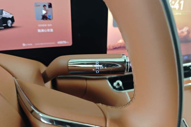 Used Hima S800 2025 Model, Range-Extended Starlight Premium Edition, 5 Seats Gear Lever