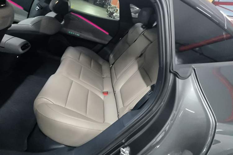 Used Lynk & Co Z10 2025 71 kWh 602 km Range Rear-Wheel Drive Pro
