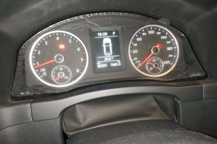 Used Volkswagen Tiguan 2016 280TSI Automatic Two-Wheel-Drive Silk Road Style Edition Odometer Close Up