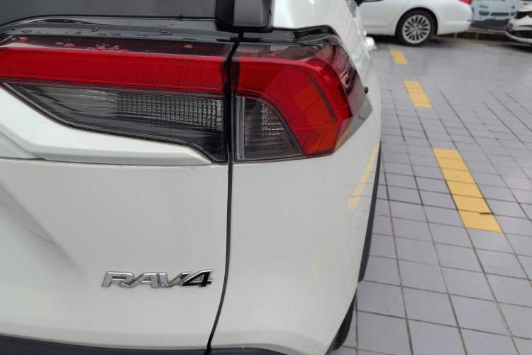 Used Toyota RAV4 2020 2.0L CVT Two-Wheel Drive Urban Edition Right Rear Taillight