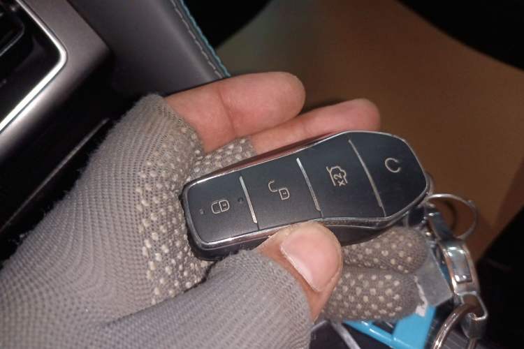 Used BYD Song L DM-i 2025 Intelligent Driving Version 160 km Beyond-Range Type Interior 1