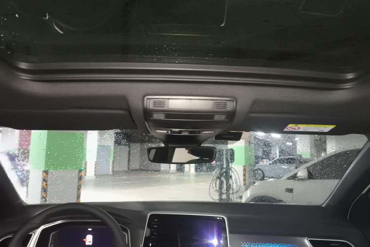 Used Volkswagen T-ROC 2025 Facelifted 300TSI DSG Two-Wheel-Drive Chen Guang Edition
