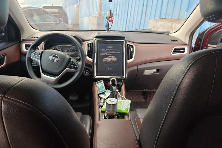 Used SWM X7 2017 1.5T Automatic Smart Enjoyment Version 7 Seats Center Console