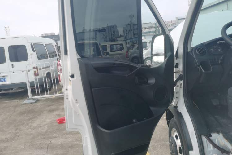 Used Iveco Eurocargo 2021 2.0T Manual Super-Rui Long Wheelbase Short Overhang High Roof Manual Doors F1A
