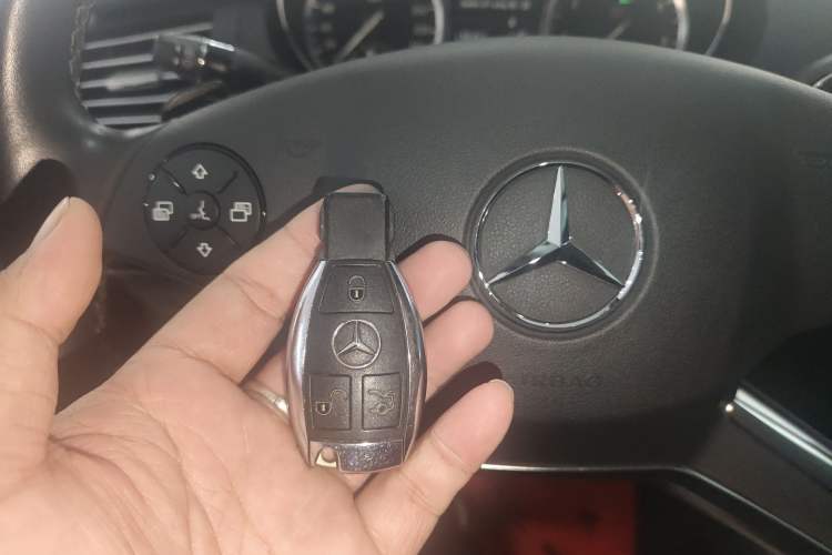 Used Mercedes-Benz R-Class 2017 R 320 4MATIC Business Edition Prestige Model
