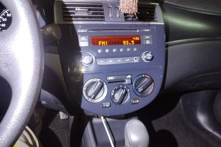 Used Nissan Tiida 2011 1.6L CVT Comfort Model Audio And AC Panel