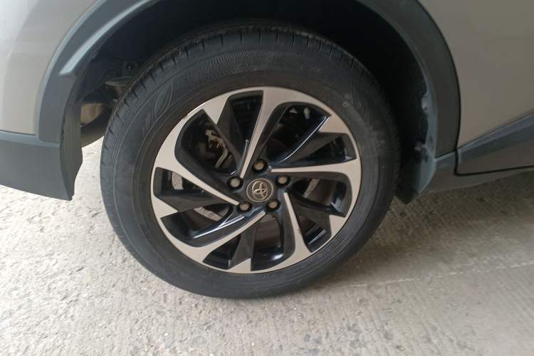 Used Toyota IZOA 2018 2.0L Yichi Version China VI Standard
