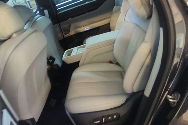 Used Nio ES8 2023 75 kWh Executive Edition Left Rear Seat