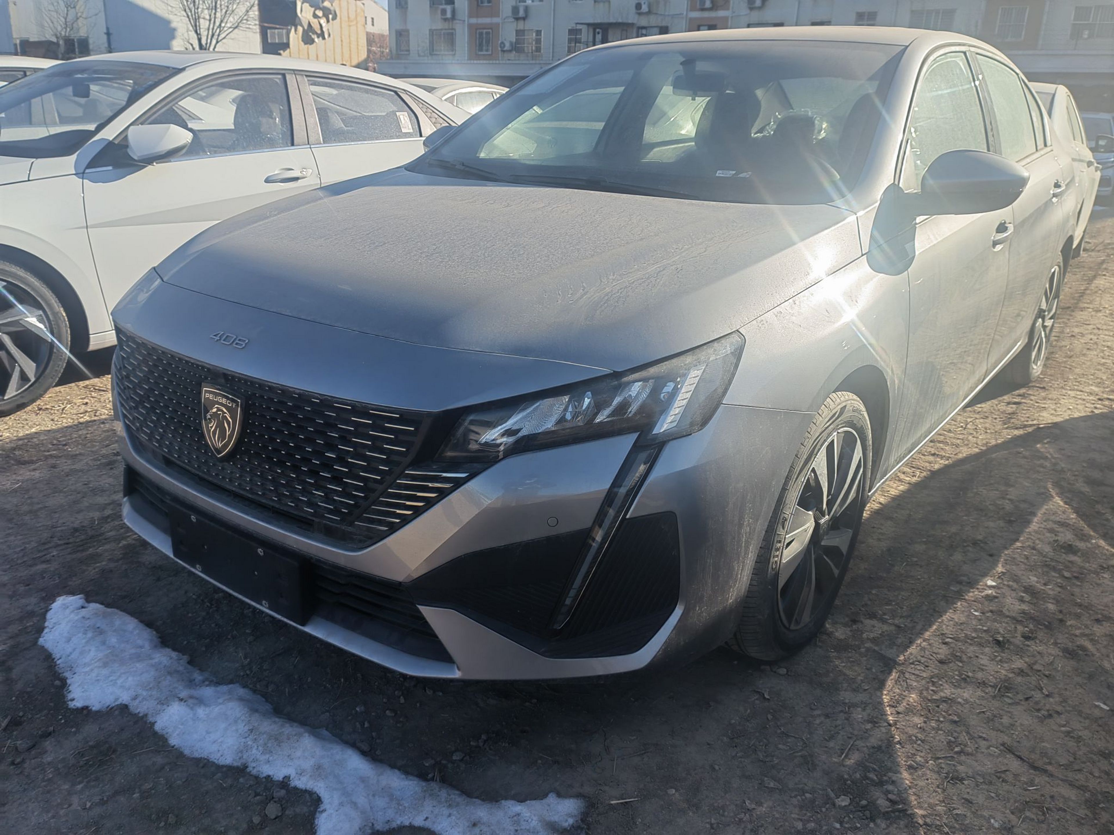 Под передней частью автомобиля