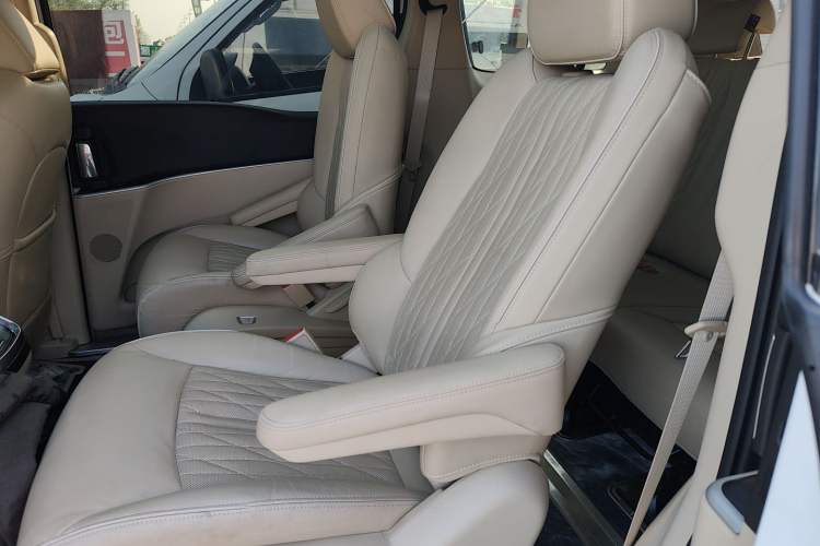 Used Buick GL8 2023 Land Executive Class Deluxe Model Left Rear Seat