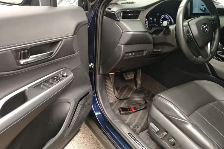 Used Toyota Harrier 2023 2.0L CVT Two-Wheel Drive Entry Version Driver Seat